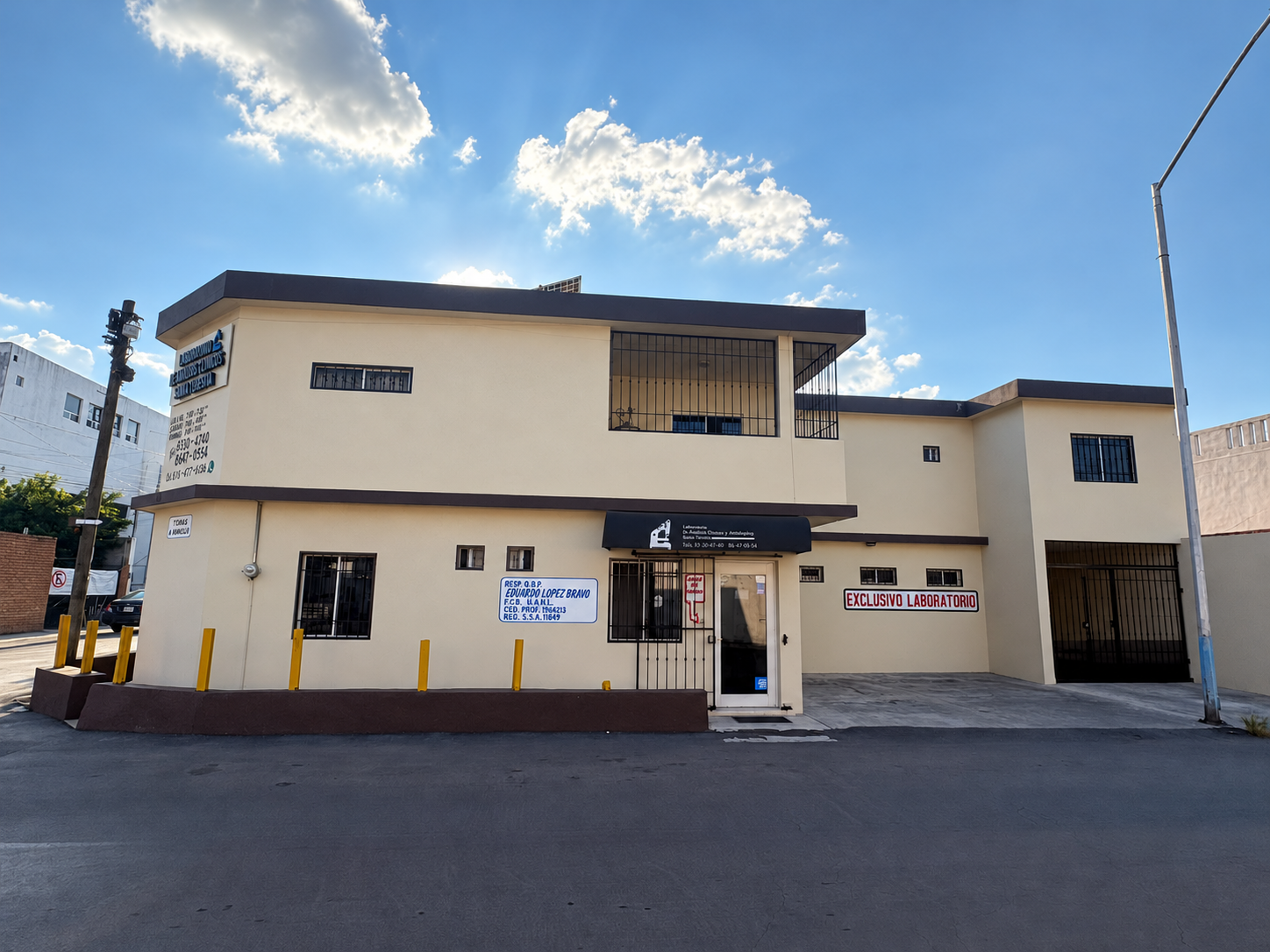 Fachada del Laboratorio Santa Teresita en San Nicolás de los Garza